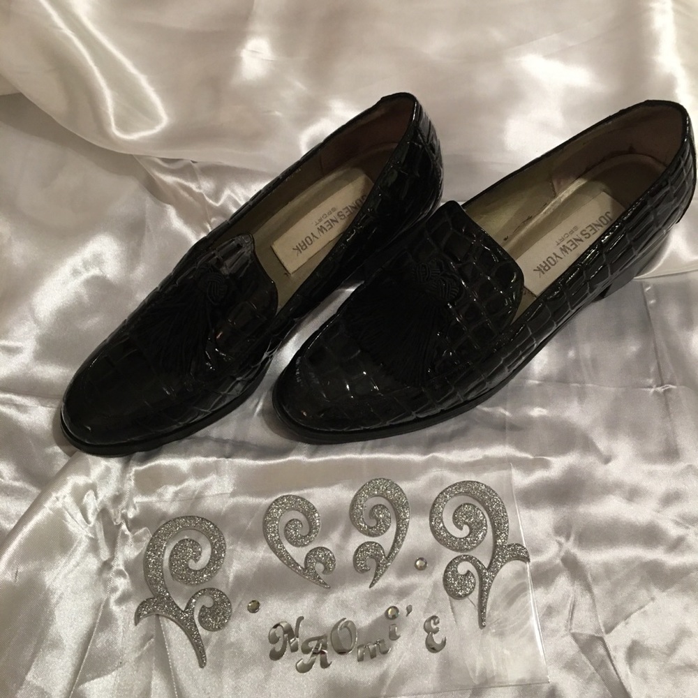 Shoes - Picture 2 of 4